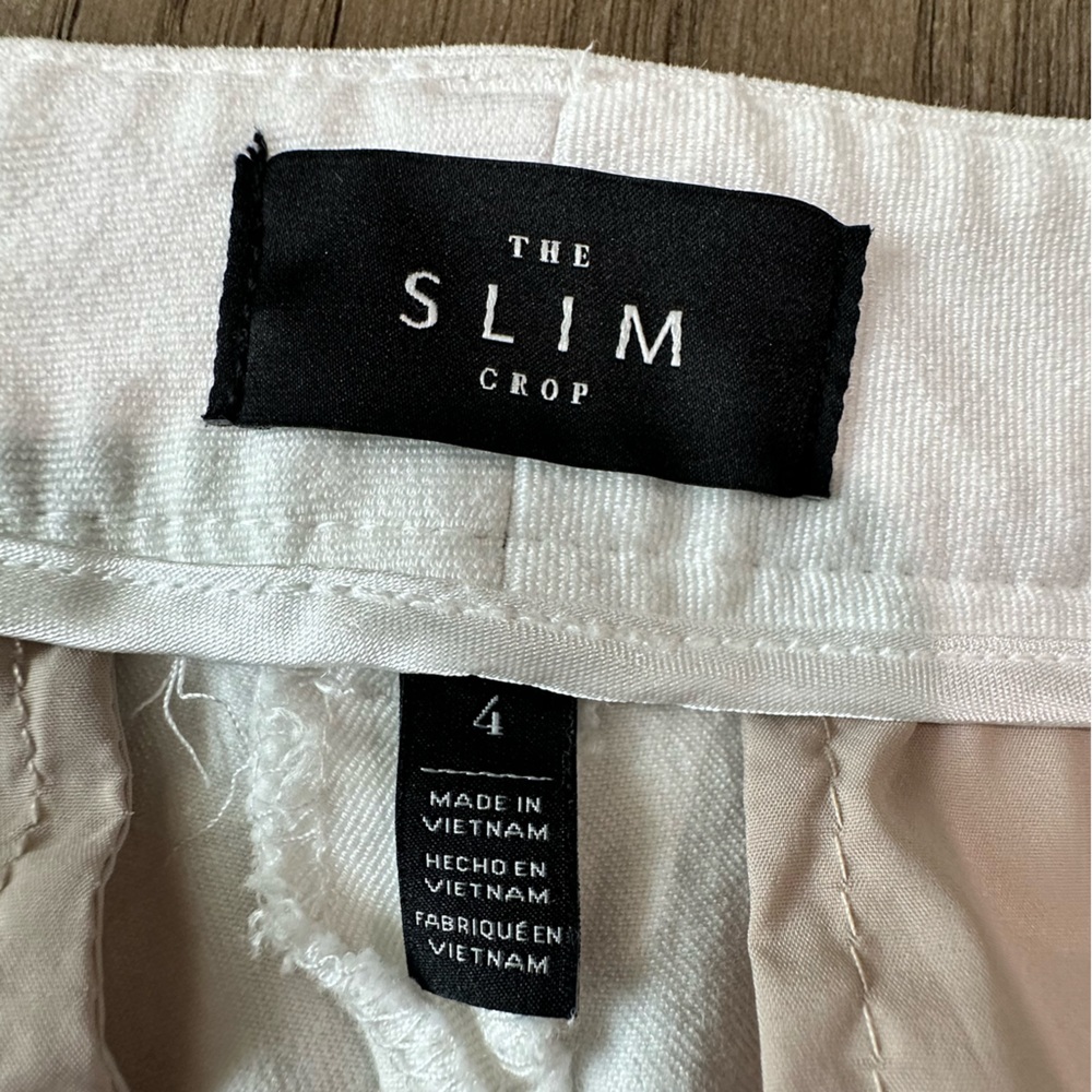 White House Black Market “The Slim Crop” White Size 4 - Picture 6 of 11